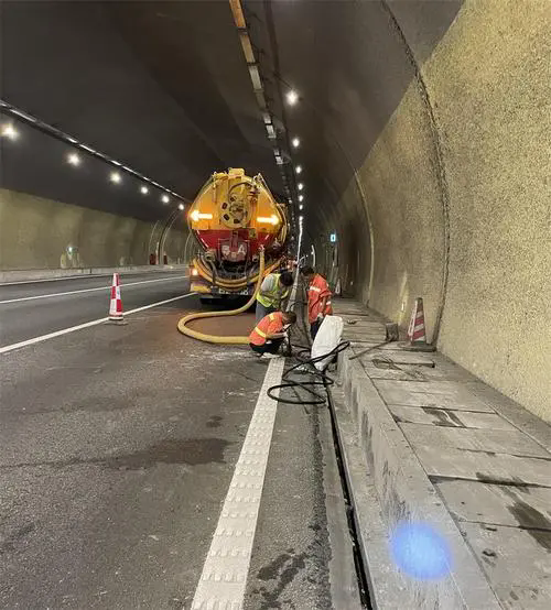 霍州隧道排水渠清淤